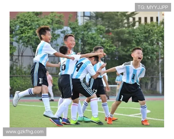 广州足球队的奋进之路:从默默无闻到辉煌成就的纪实探索 广州足球队的奋进之路:从默默无闻到辉煌成就的纪实探索